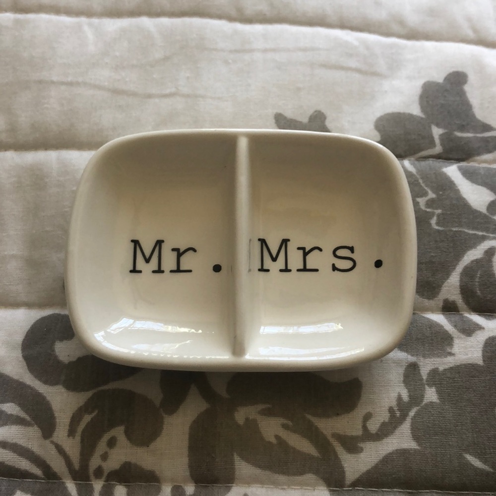 Mr. & Mrs. Ring holder